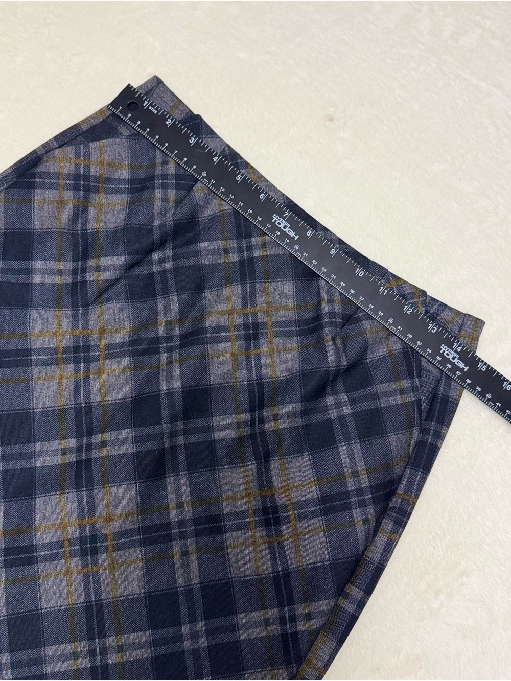 CAbi Plaid Straight & Pencil Skirt Gray Yellow Black Women's Size 2 With Pockets - Picture 6 of 7